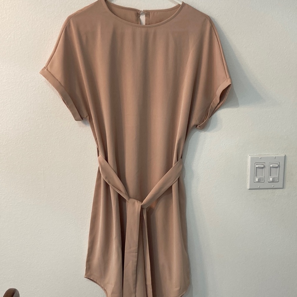 Casual dress with tie belt.